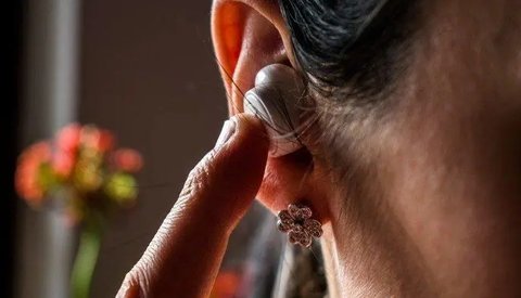 每天聽耳機(jī)十小時(shí)有什么危害？長時(shí)間戴耳機(jī)對(duì)耳朵的危害
