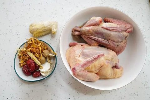 鴿子煲什么湯適合夏天喝？鴿子煲湯最佳搭配食材
