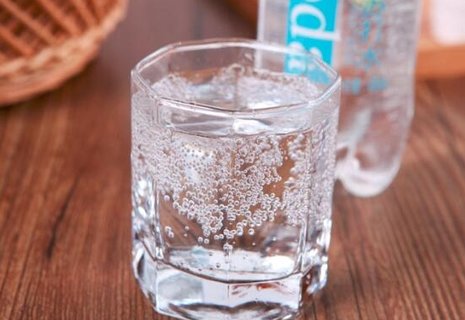 蘇打水可以當(dāng)水喝嗎？長(zhǎng)期喝蘇打水的影響