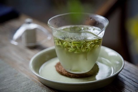 白茶和綠茶哪個對身體更好？白茶和綠茶的區(qū)別