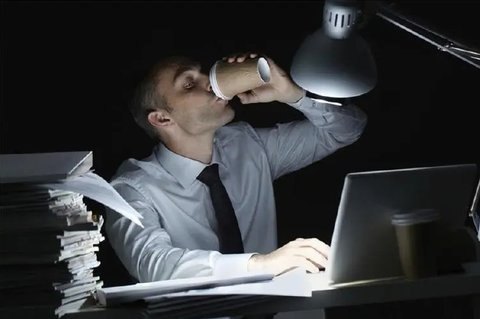 經(jīng)常熬夜的人身體到底有多臭？熬夜身體散發(fā)的味道