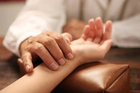 如何辨別氣陰兩虛？氣陰兩虛的表現(xiàn)癥狀及治療方法