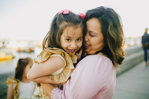 在上海做試管嬰兒一般費(fèi)用多少？揭開第三代試管的財(cái)務(wù)面紗
