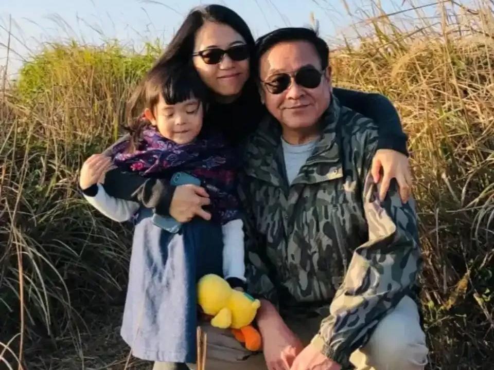 ??生育時鐘的性別差異：當丁克男性反悔時，女性還剩多少選擇權(quán)？??